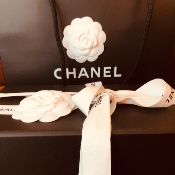 Authentic CHANEL Quilted Gold-Tone Metal Black - Picture 2 of 9